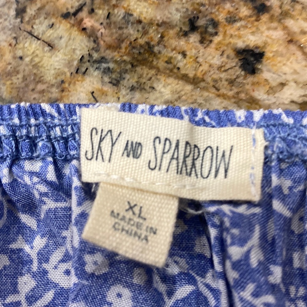 Sky and Sparrow top size XL